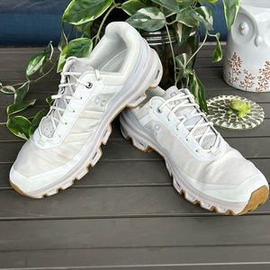 ON RUNNING Cloudventure v.3 women’s trainers